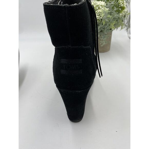 Toms Desert Wedge Black Suede Ankle Booties Shoes Size 7 Exposed Seams Zipper - Picture 9 of 10
